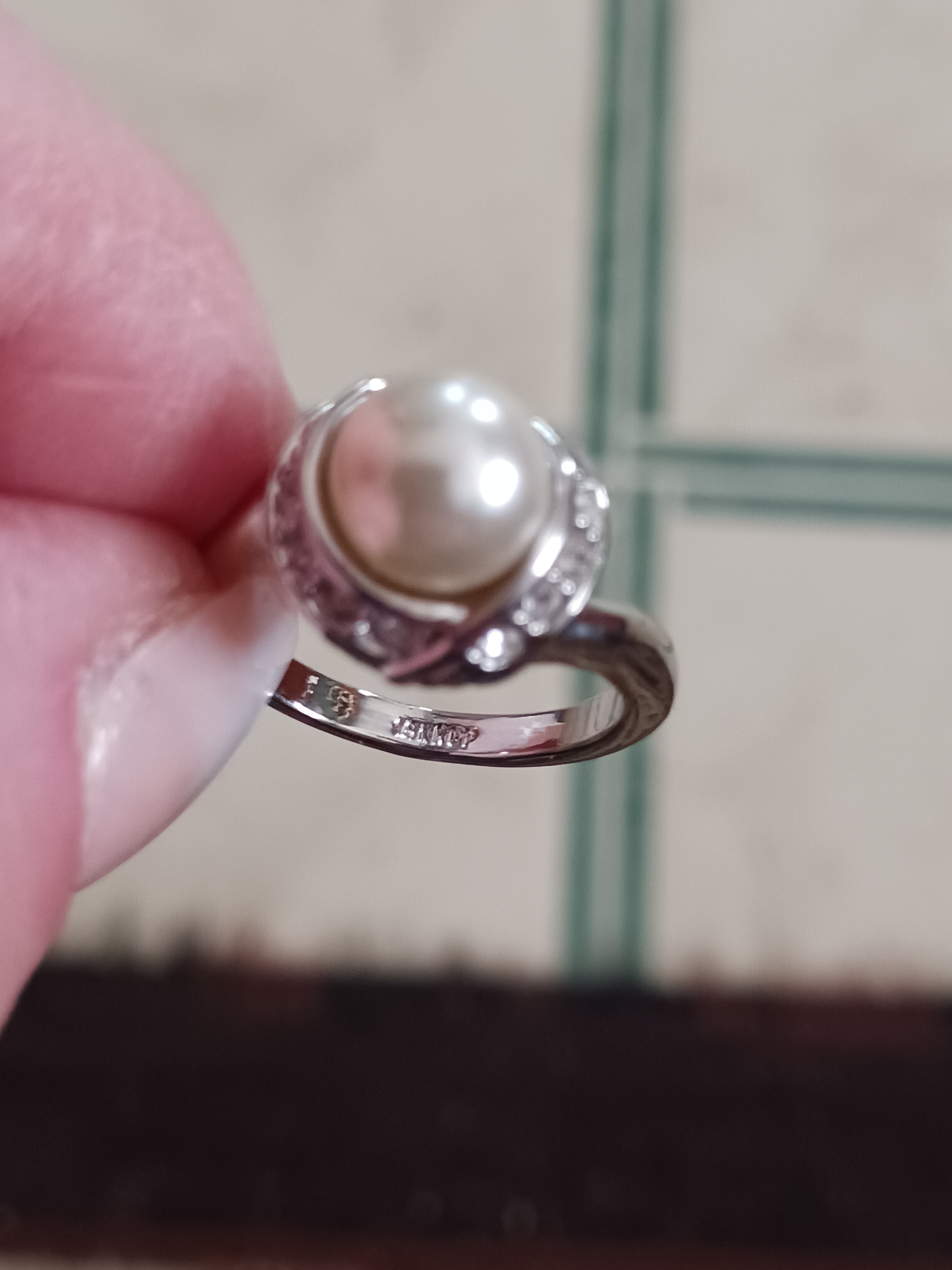 Hawaiian White Pearl And Rolled Silver Plated Ring